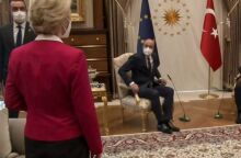 Η Ούρσουλα Φον ντερ Λάιεν έμεινε χωρίς καρέκλα στο Προεδρικό Μέγαρο στην Άγκυρα © YouTube  