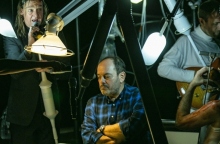 Στιγμιότυπο από την παράσταση μουσικού θεάτρου «ΗΠΑΡ» που προβάλλεται στη GNO TV 