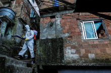 Βραζιλία - Κορωνοϊός: Απολύμανση για Covid-19 σε φαβέλα στο Ρίο ντε Τζανέιρο