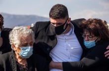 Στιγμιότυπο από την κηδεία του δημοσιογράφου, Γιώργου Καραϊβάζ