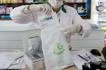 Διανομή self test σε φαρμακείο της Αθήνας