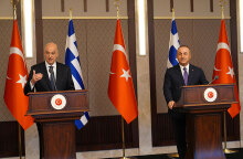 Νίκος Δένδιας και Μεβλούτ Τσαβούσογλου «τσακώθηκαν» on air στις κοινές δηλώσεις από την Άγκυρα