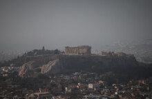 Αφρικανική σκόνη στο κέντρο της Αθήνας - Εικόνα από την Ακρόπολη - Η ΕΜΥ προβλέπει άστατο καιρό για σήμερα Σάββατο 17 Απριλίου 2021