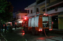 Πυροσβέστες επιχειρούν σε φωτιά που εκδηλώθηκε σε μονοκατοικία (ΦΩΤΟ ΑΡΧΕΙΟΥ)