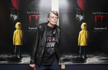 Οι ΗΠΑ χρειάζονται καλύτερους νόμους για την οπλοκατοχή, επισημαίνει ο διάσημος λογοτέχνης Stephen King, έπειτα από το τελευταίο αιματοκύλισμα στην Ινδιανάπολη