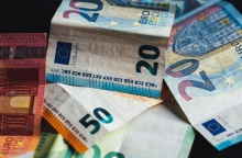 Την εβδομάδα 19 - 23 Απριλίου θα γίνουν από το υπουργείο Εργασίας, τον e-ΕΦΚΑ και τον ΟΑΕΔ οι καταβολές ύψους 590 εκατ. ευρώ σε 1.183.549 δικαιούχους