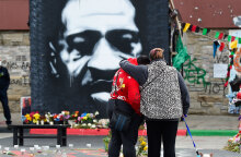 Δολοφονία Τζορτζ Φλόιντ: Ένοχος και για τις τρεις κατηγορίες ο Ντέρεκ Σόβιν