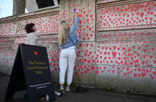 «National Covid Memorial Wall» - Κορωνοϊός: Mνημείο στο Λονδίνο για τα θύματα της πανδημίας 