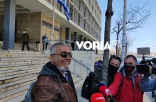 Ο πατέρας μαθητή στη Θεσσαλονίκη έξω από το αυτόφωρο 