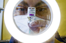 Εμβολιασμός για τον κορωνοϊό με εμβόλιο AstraZeneca