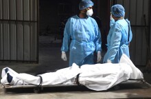 Ινδία: Σταθερά  πάνω από 2.000 θάνατοι το 24ωρο εξαιτίας του κορωνοϊού