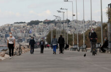 Ελλάδα - Κορωνοϊός: Βόλτα στην παραλία του Φλοίσβου (ΦΩΤΟ ΑΡΧΕΙΟΥ) - Ο ΕΟΔΥ ανακοίνωσε την Τετάρτη (21/4) τα νέα κρούσματα