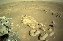 Φωτογραφία από τη NASA, δείχνει το τοπίο που περιβάλλει το Rever Perseverance