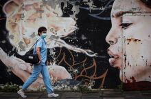 Ανθρωπος με μάσκα στην Ισπανία