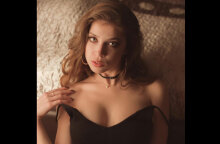 Βερόνικα Τροσίνα, το 22χρονο μοντέλο και σταρ του TikTok, που γύρισε πορνό σε ιερό βουνό στην Ινδονησία και αναζητείται από τις αρχές