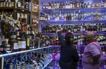 Πώληση αλκοόλ σε κατάστημα στην Τουρκία