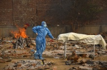 Ινδία - Σκληρές εικόνες - Θύματα του κορωνοϊού