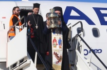 Άφιξη του Άγιου Φωτός στο αεροδρόμιο Ελευθέριος Βενιζέλος