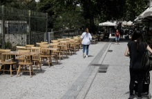 Στιγμιότυπο από κατάστημα εστίασης στο κέντρο της Αθήνα την Δευτέρα 3 Μαΐου 2021. Η εστίαση "επέστρεψε" ύστερα από έξι μήνες, με αυστηρά μέτρα, αποστάσεις, μάσκες, κόσμο στο 50% και μόνο έξω και ωράριο