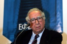 Ο Μίμης Παπαναγιώτου