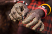 Όταν τα κορίτσια τρέχουν να γλιτώσουν από την κλειτοριδεκτομή 