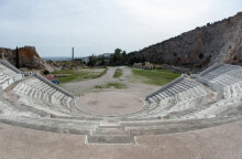 Το θέατρο Πέτρας στην Πετρούπολη (ΦΩΤΟ ΑΡΧΕΙΟΥ) - Ξεκινούν οι θεατρικές παραστάσεις μόνο σε ανοικτούς χώρους από τις 28 Μαΐου 2021