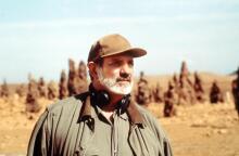 Ο σκηνοθέτης Μπράιαν Ντε Πάλμα σε γυρίσματα ταινίας 