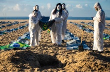 Ακτιβιστές της NGO Rio de Paz στην Κόπα Καμπάνα