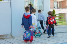 Σχολεία: Οι μικροί μαθητές μπαίνουν στις τάξεις τους 