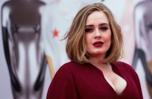 Η τραγουδίστρια Adele