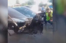 Υποχώρησε η άσφαλτος στις Σέρρες, παγιδεύτηκε το αυτοκίνητο