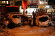 Τελ Αβίβ: Κατεστραμμένα αυτοκίνητα από ρουκέτες της Χαμάς στο προάστιο Χολόν