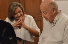 Ο Μίμης Πλέσσας και η Λουκίλα Καρρέρ στο μαύρο πιάνο