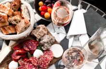 5 Ροζέ Προβηγκίας για να τα χαρείς στο αγαπημένο σου wine bar!