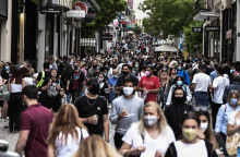 ΚΙΝΗΣΗ ΣΤΑ ΕΜΠΟΡΙΚΑ ΚΑΤΑΣΤΗΜΑΤΑ ΤΗΣ ΟΔΟΥ ΕΡΜΟΥ 