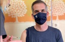 Εμβολιάστηκε ο Κώστας Μπακογιάννης