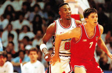 Τόνι Κούκοτς και Σκότι Πίπεν στους Ολυμπιακούς Αγώνες της Βαρκελώνης το 1992