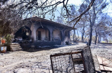 Φωτιά στον Σχίνο Κορινθίας: Κάηκε σπίτι στον οικισμό Βαμβακιές