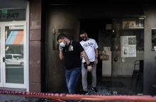 ΕΜΠΡΗΣΤΙΚΗ ΕΠΙΘΕΣΗ ΣΕ ΔΥΟ ΕΠΙΧΕΙΡΗΣΕΙΣ ΤΗΣ ΣΥΖΥΓΟΥ ΤΟΥ Ν. ΧΑΡΔΑΛΙΑ ΣΤΟΝ ΒΥΡΩΝΑ