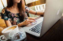 Εργαζόμενη σε εταιρεία (ΦΩΤΟ ΑΡΧΕΙΟΥ)