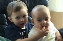 Charlie bit my finger - again 