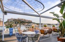 Η ολοκαίνουργια ταράτσα του Manouka