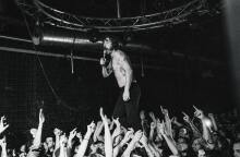 Στιγμιότυπο από συναυλία των IDLES