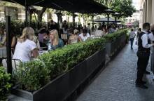 Το καφέ - εστιατόριο Athénée στη Βουκουρεστίου