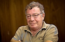 Εικονογράφηση που απεικονίζει τον Ηλία Νικολακόπουλο