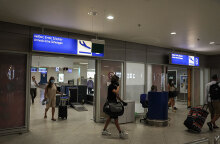 Αφίξεις τουριστών στο αεροδρόμιο «Ελευθέριος Βενιζέλος» (ΦΩΤΟ ΑΡΧΕΙΟΥ)