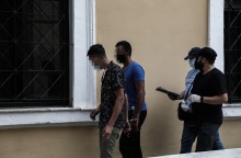 Στο Αυτόφωρο οι δύο συλληφθέντες που κατηγορούνται για σεξουαλική παρενόχληση 26χρονης στην παραλία της Αγίας Μαρίνας