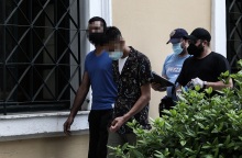 Οι δύο συλληφθέντες για την επίθεση στην 26χρονη σε παραλία στην Αγία Μαρίνα Κορωπίου