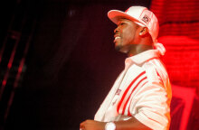 Στιγμιότυπο από τη συναυλία του ράπερ 50 Cent στο γήπεδο Καραϊσκάκη, τον Ιούνιο του 2006