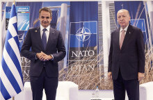 Κυριάκος Μητσοτάκης και Ρετζέπ Ταγίπ Ερντογάν στη συνάντησή τους στις Βρυξέλλες στο περιθώριο της Συνόδου Κορυφής του ΝΑΤΟ
